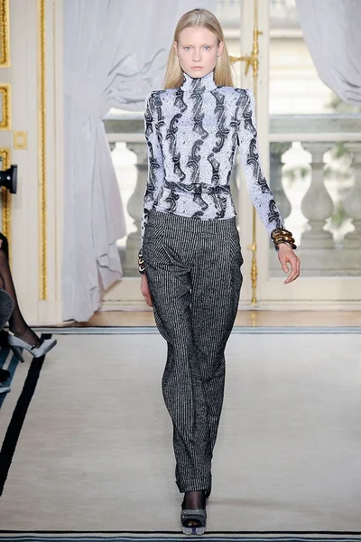 Look 25
